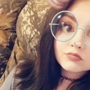 Meet your Posher, Caitlin